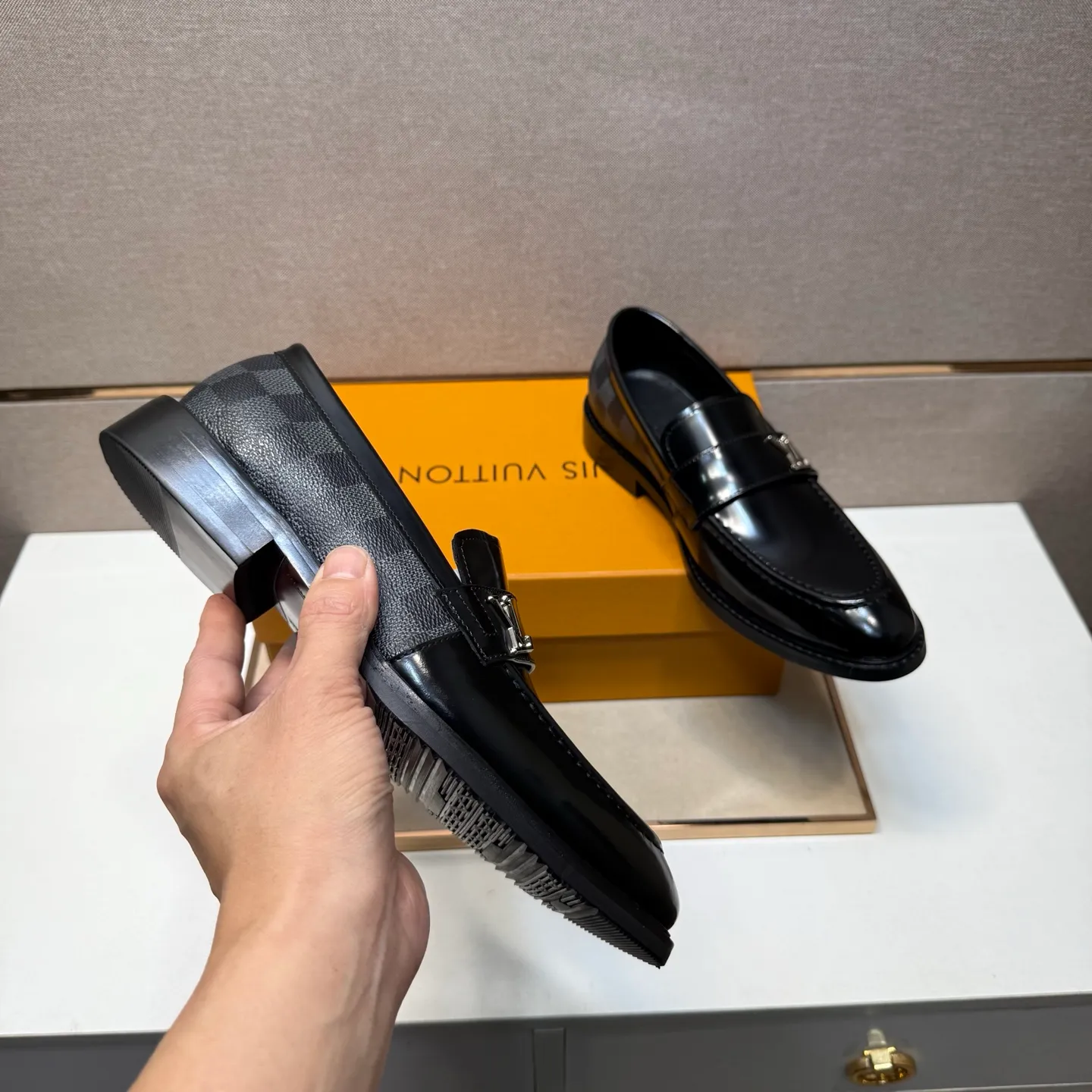 Men's men's shoes 💰pp462【LV～】Men's casual leather shoes 2025z cabinet sales simultaneously 🔶Size: 39-44#️⃣ 🔷2 colors🔜The upper is made of multi-material splicing➕Cow leather lining, comfortable and breathable, sole: original comfortable and wear-resistant outsole, ⚠️real thing📱photographed🎬real thing is better📢📢📢